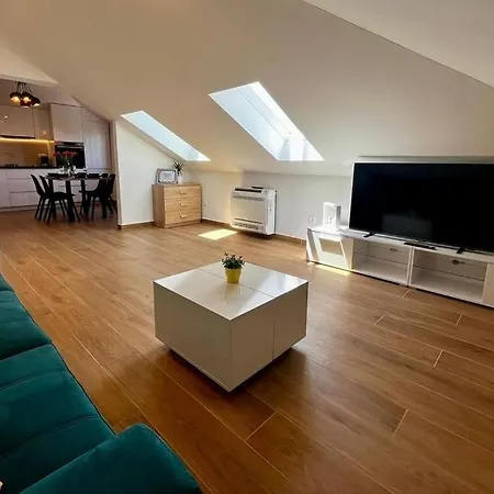 아파트 With Parking Space - 25153 *